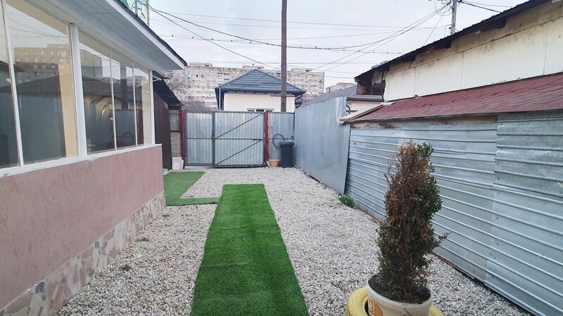 Sectorul 5, Str. Flautului, excelent conectata, zona linistita, casa.